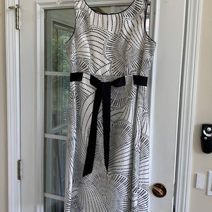 Sheri Martin size 8 cream black sleeveless dress